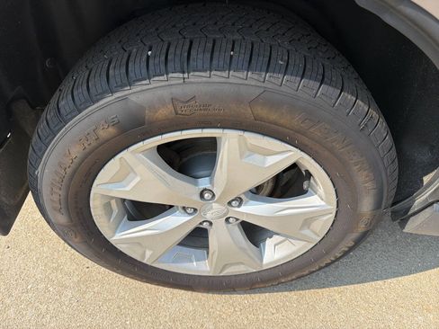 Used 2014 Subaru Forester 2.5i Limited AWD/4WD image 10