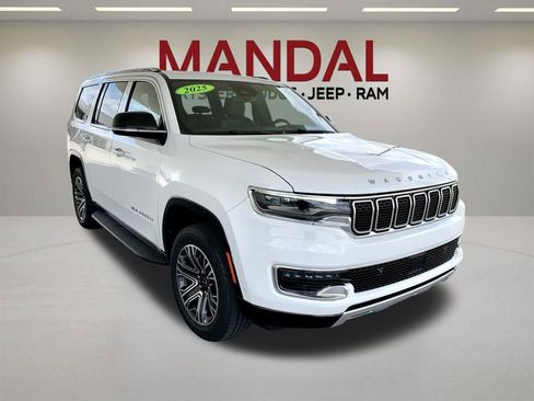 Used 2025 Jeep Wagoneer Series II w/ 8-Passenger Seating Package AWD/4WD image 5