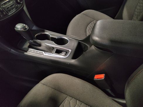 Used 2021 Chevrolet Equinox LT FWD image 26