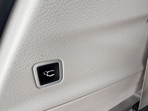 Used 2017 Chrysler Pacifica Touring FWD image 45