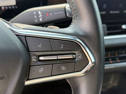 Used 2025 Chevrolet Equinox LT FWD image 18