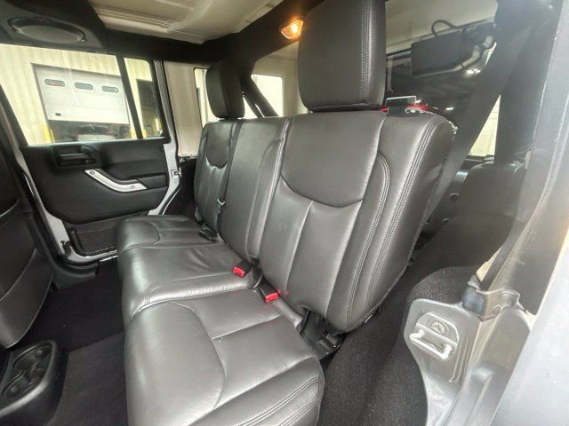 Used 2014 Jeep Wrangler Unlimited Rubicon w/ Connectivity Group AWD/4WD image 14