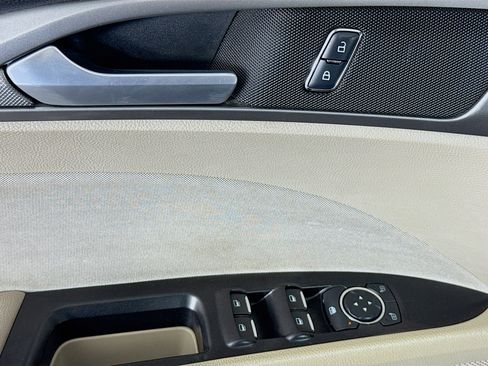 Used 2017 Ford Fusion SE image 23