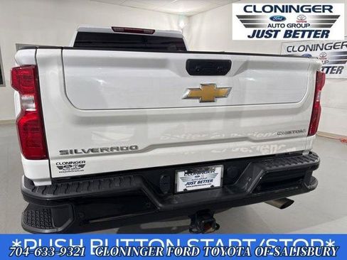 Used 2024 Chevrolet Silverado 2500 Custom w/ Custom Value Package image 9