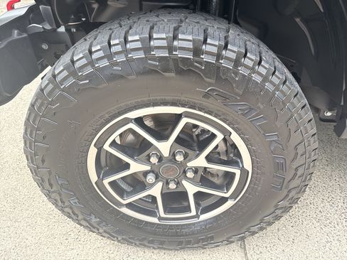 Used 2024 Jeep Gladiator Rubicon image 12