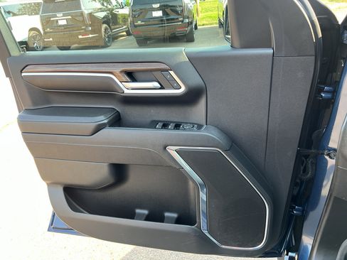 Used 2023 Chevrolet Silverado 1500 LT w/ Z71 Off-Road Package AWD/4WD image 21