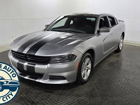 Used 2018 Dodge Charger SXT RWD image 10