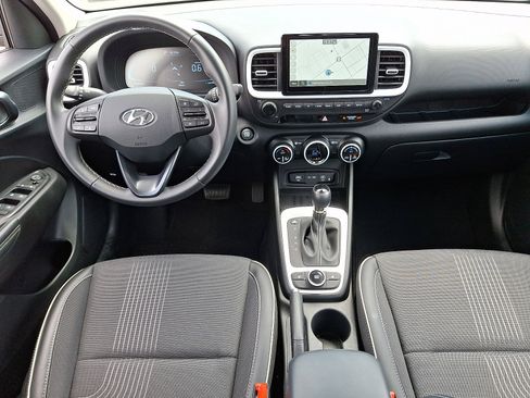 Certified 2025 Hyundai Venue Limited FWD image 15