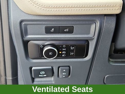 Used 2023 Ford Expedition Limited image 10