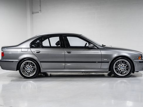 Used 2003 BMW M5 image 2