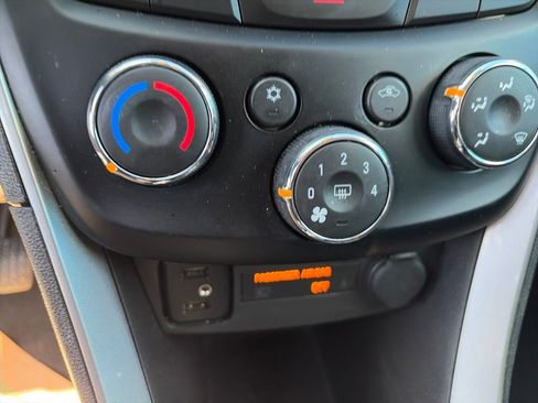Used 2019 Chevrolet Trax LT w/ LT Convenience Package AWD/4WD image 20