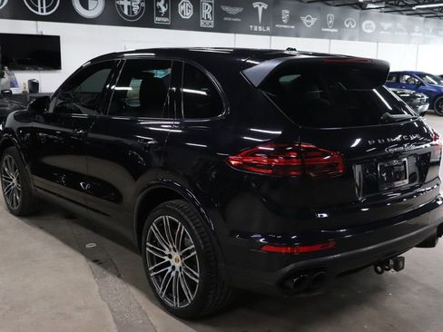 Used 2017 Porsche Cayenne Turbo image 3