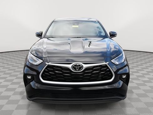 Used 2024 Toyota Highlander LE image 8