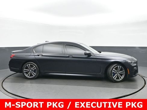 Used 2022 BMW 750i xDrive w/ Luxury Rear Seating Package image 2