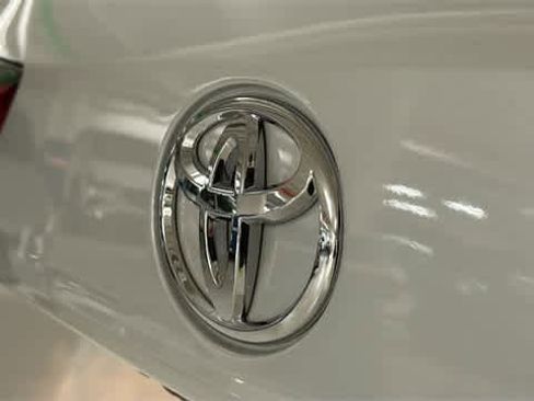 Used 2022 Toyota Highlander XLE image 8