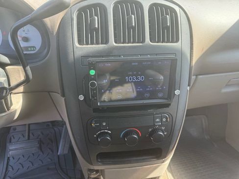 Used 2002 Dodge Caravan SE FWD image 14