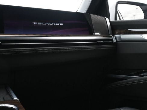 Certified 2025 Cadillac Escalade Sport Platinum w/ LPO, Floor Liner Package AWD/4WD image 8