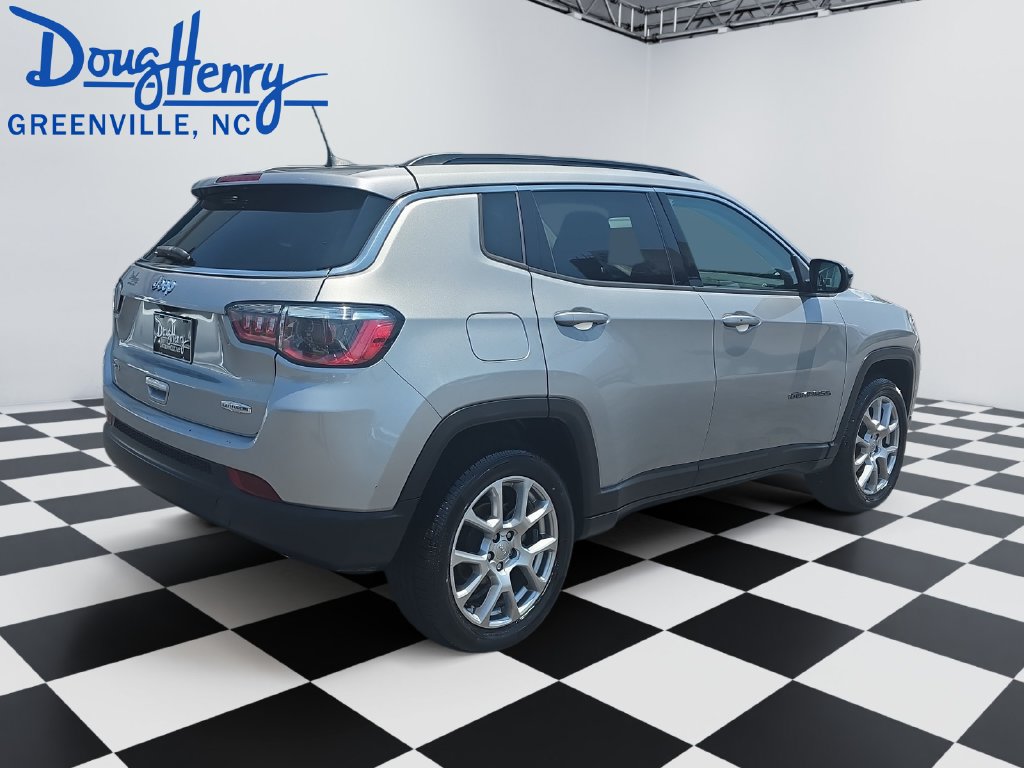 Used 2022 Jeep Compass Latitude AWD/4WD image 5