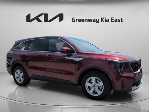 Certified 2025 Kia Sorento LX FWD image 3
