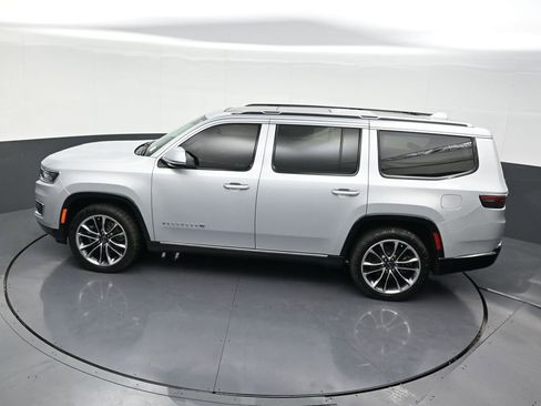 Used 2022 Jeep Wagoneer Series III w/ Premium Group I image 17