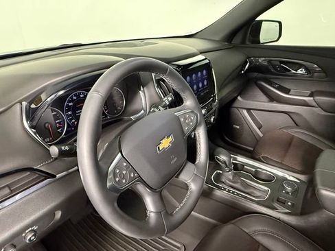 Used 2023 Chevrolet Traverse High Country FWD image 16