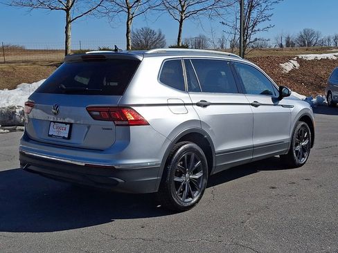 Used 2024 Volkswagen Tiguan SE image 8