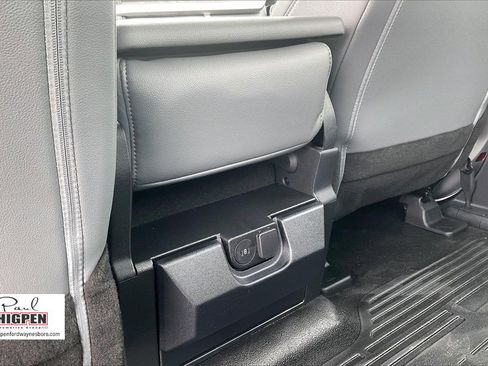 Used 2025 Ford F250 XL w/ XL Chrome Package image 33