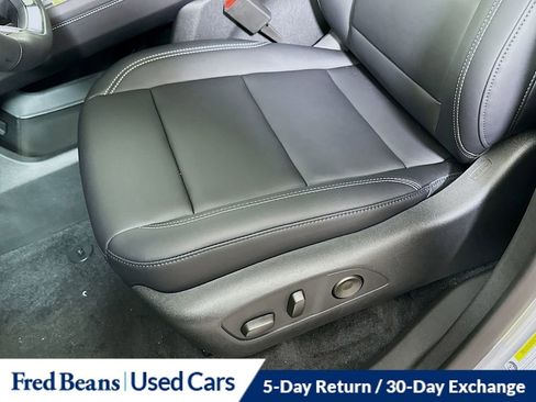 Used 2025 GMC Acadia Elevation w/ Elevation Premium Package AWD/4WD image 20