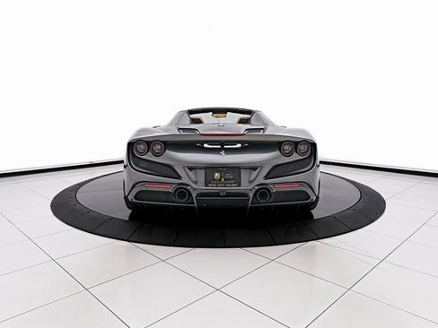 Used 2022 Ferrari F8 Tributo image 12