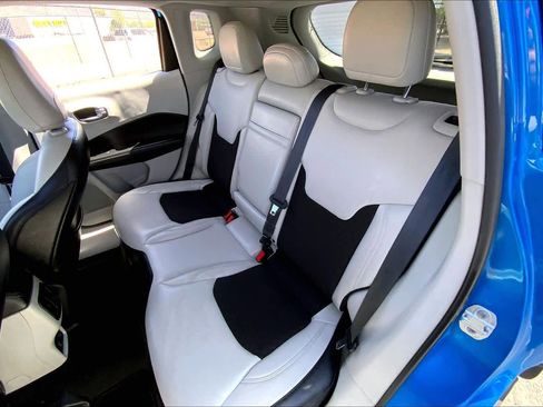 Used 2017 Jeep Compass Latitude w/ Popular Equipment Group image 18