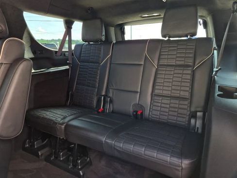 Used 2023 Cadillac Escalade ESV V AWD/4WD image 14
