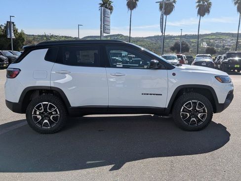 New 2026 Jeep Compass Trailhawk w/ Trailer Tow Group AWD/4WD image 8