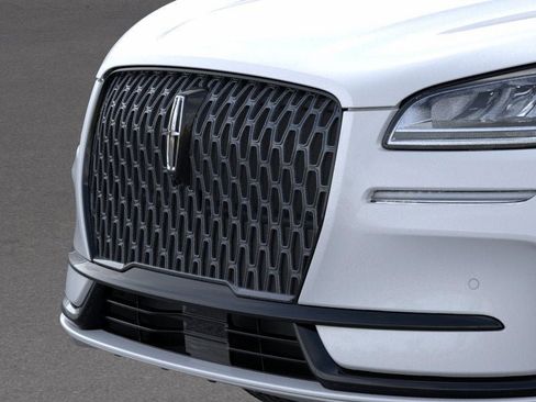 Used 2026 Lincoln Corsair Premiere image 17