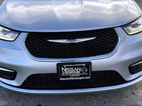 Used 2024 Chrysler Pacifica Touring-L image 29