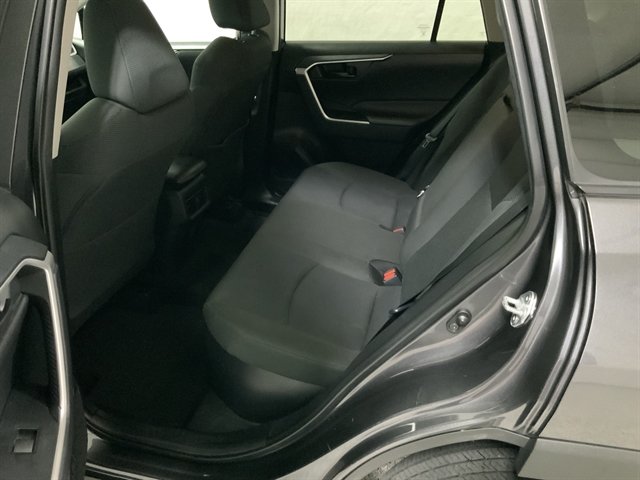 Used 2021 Toyota RAV4 LE AWD/4WD image 16