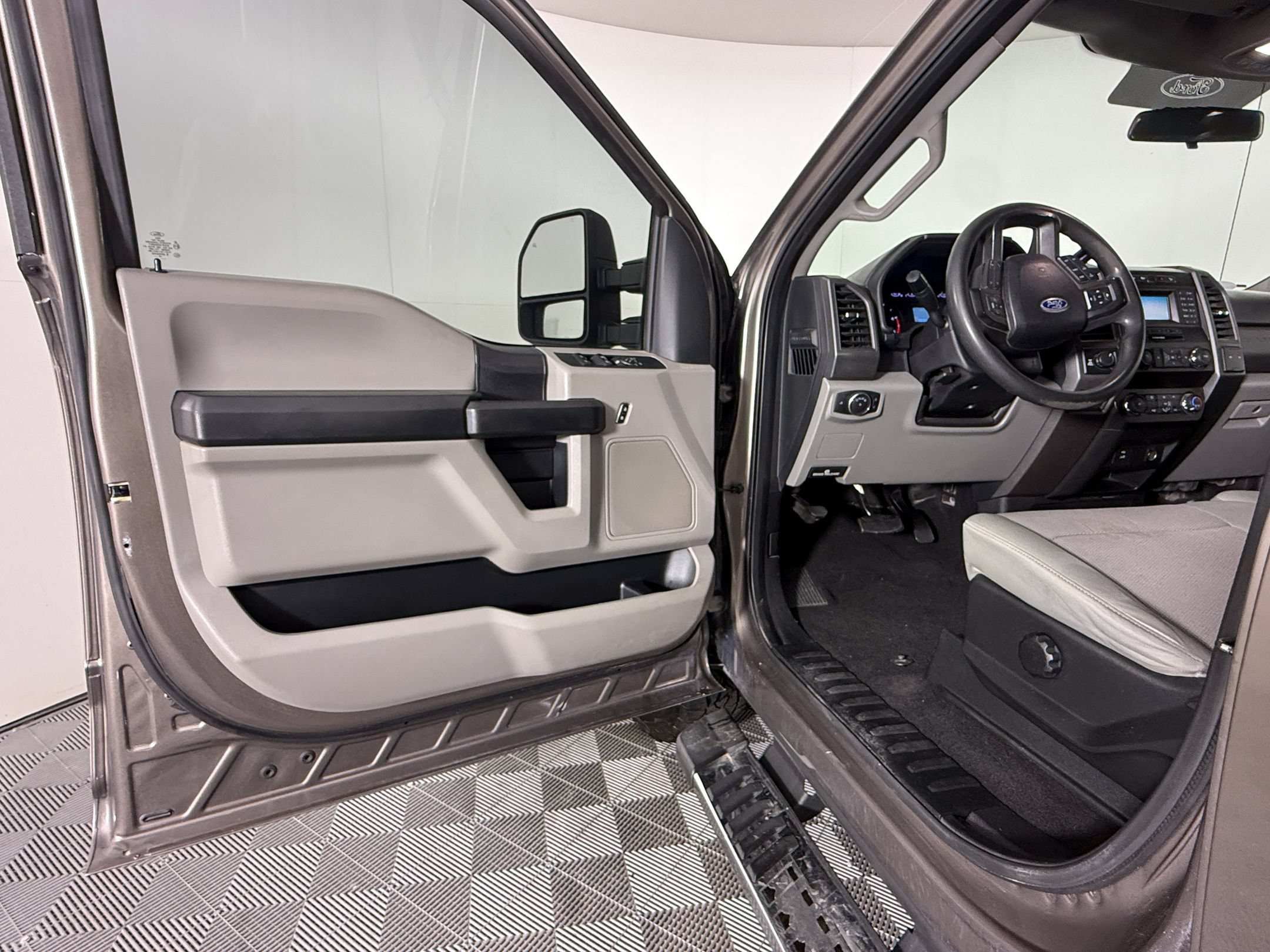 Used 2019 Ford F250 XL w/ STX Appearance Package AWD/4WD image 5
