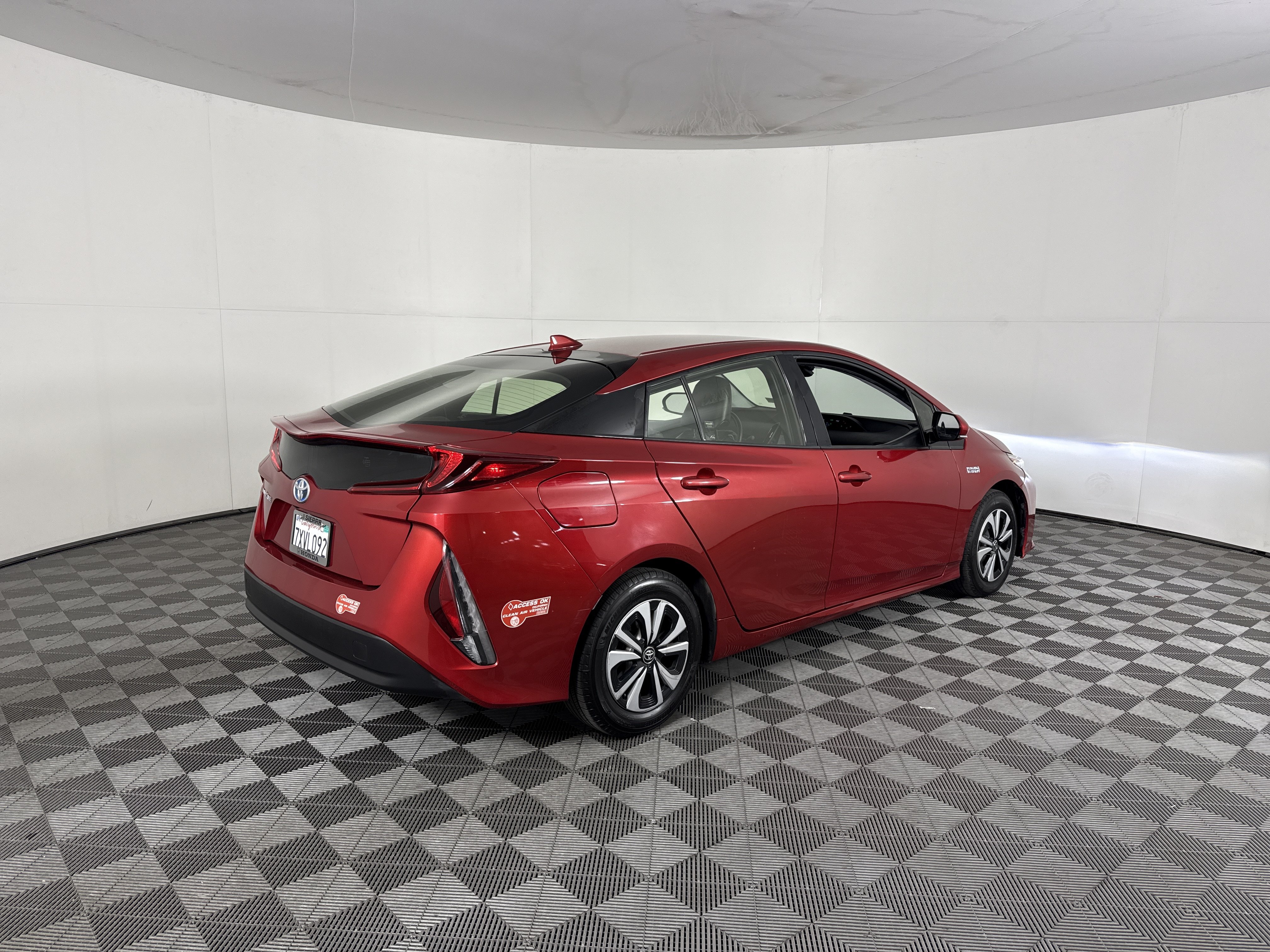 Used 2017 Toyota Prius Prime Premium w/ Carpet Mat Package FWD image 4