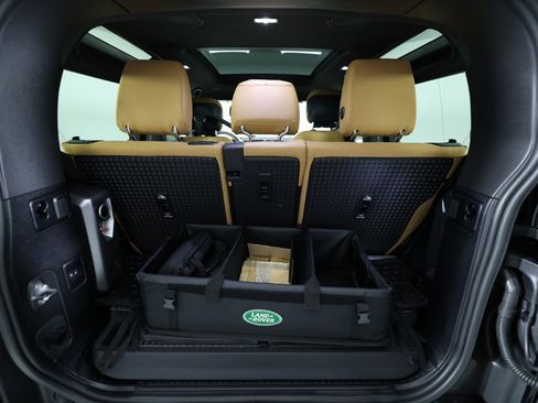 Used 2024 Land Rover Defender 90 V8 image 12