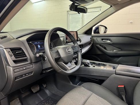 Used 2025 Nissan Rogue SV image 12