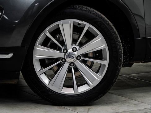 Used 2018 Ford Explorer Limited w/ Ford Safe & Smart Package image 3