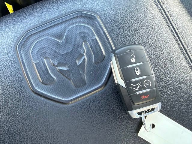 Used 2024 RAM 1500 Laramie AWD/4WD image 35