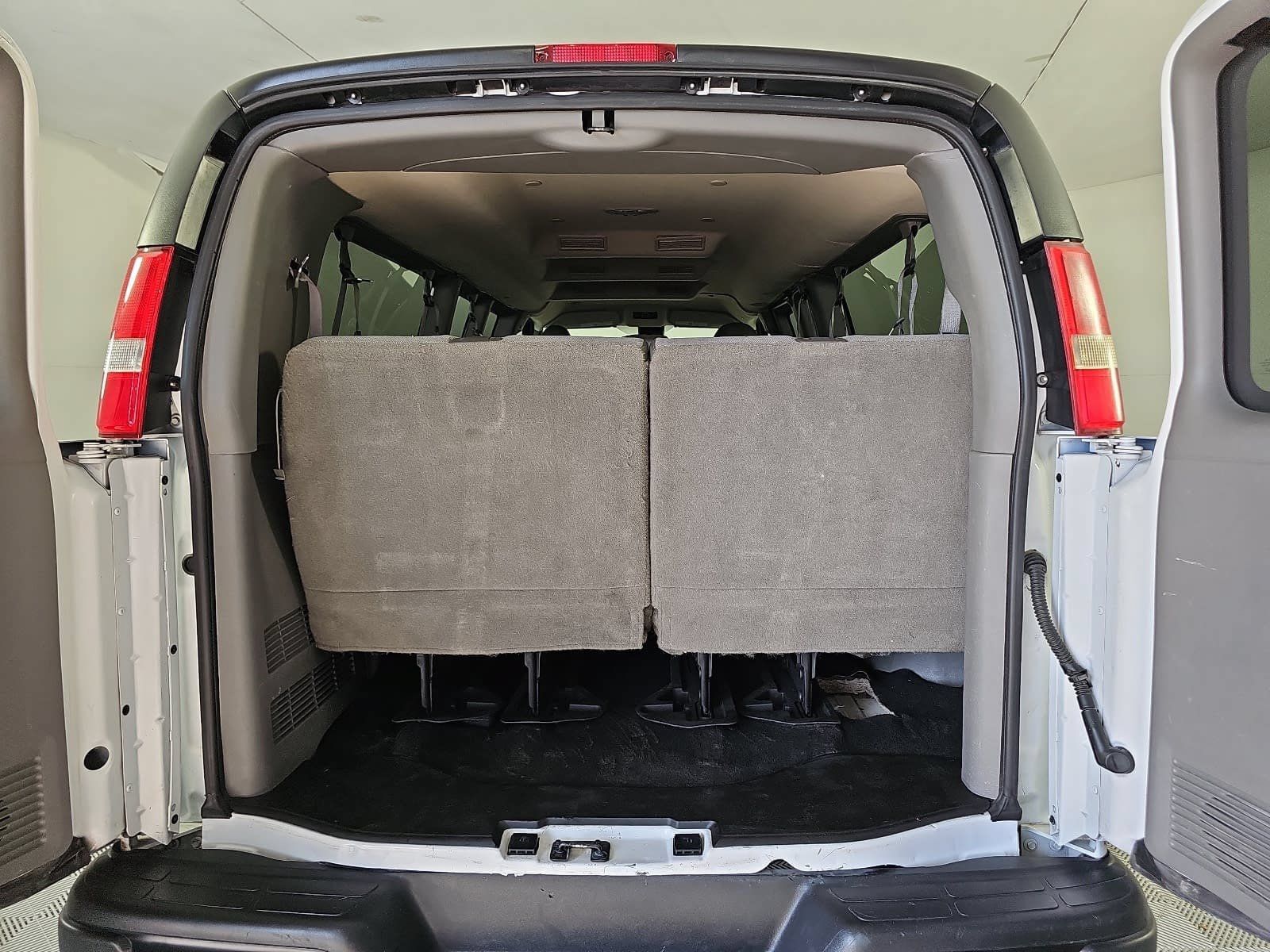 Used 2024 Chevrolet Express 3500 LS RWD image 12