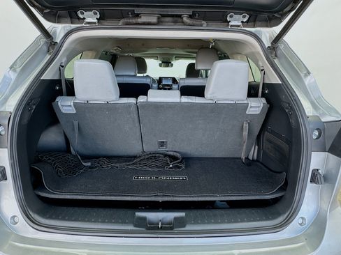 Used 2022 Toyota Highlander XLE FWD image 18