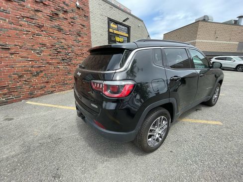 Used 2020 Jeep Compass Latitude AWD/4WD image 3