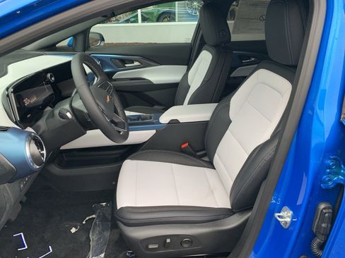 New 2026 Chevrolet Equinox EV LT FWD image 17