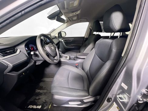 Used 2020 Toyota RAV4 LE image 14