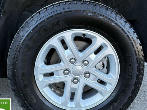 Certified 2023 Jeep Grand Cherokee Laredo w/ Luxury Tech Group I image 26