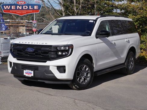 Certified 2025 Ford Expedition Active image 1