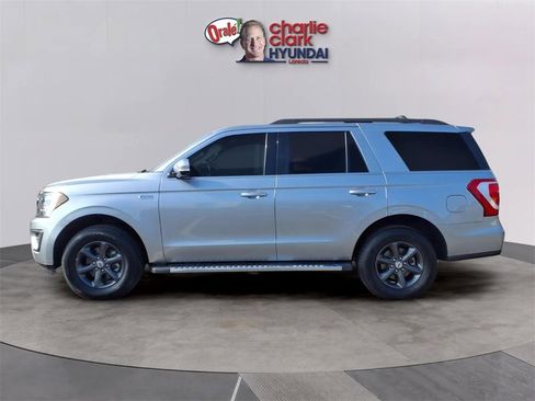 Used 2021 Ford Expedition XLT image 2