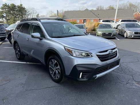 Used 2022 Subaru Outback Limited image 3